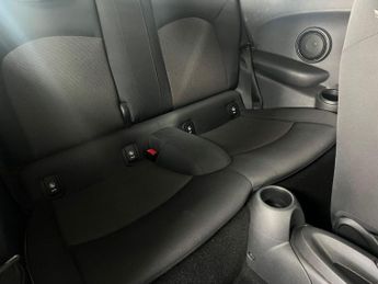 MINI Hatch 1.5 Cooper Auto Euro 6 (s/s) 3dr