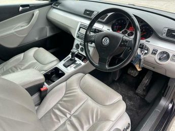 Volkswagen Passat 1.8 TSI Highline Tiptronic Euro 4 4dr