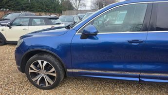 Volkswagen Touareg 3.0 TDI V6 BlueMotion Tech R-Line Tiptronic 4WD Euro 6 (s/s) 5dr