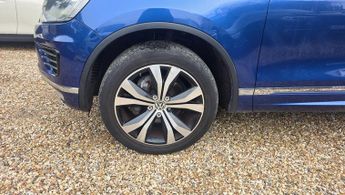 Volkswagen Touareg 3.0 TDI V6 BlueMotion Tech R-Line Tiptronic 4WD Euro 6 (s/s) 5dr