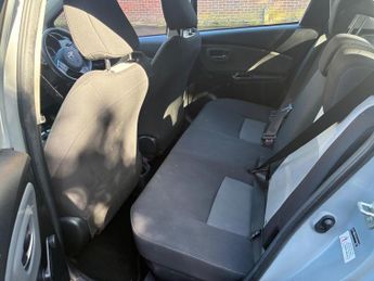 Toyota Yaris 1.5 VVT-h Icon Tech E-CVT Euro 6 (s/s) 5dr