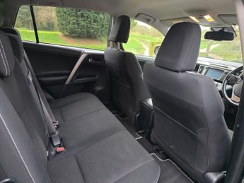 Toyota RAV4 2.5 VVT-h Icon Tech CVT Euro 6 (s/s) 5dr