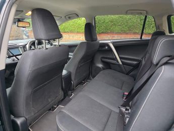 Toyota RAV4 2.5 VVT-h Icon Tech CVT Euro 6 (s/s) 5dr