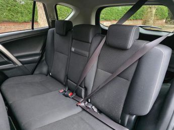 Toyota RAV4 2.5 VVT-h Icon Tech CVT Euro 6 (s/s) 5dr