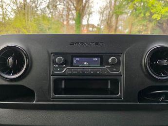 Mercedes-Benz eSprinter 55kWh Progressive Auto FWD L2 H2 5dr 20kW Charger