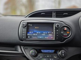 Toyota Yaris 1.5 VVT-h Excel E-CVT Euro 6 5dr (15in Alloy)