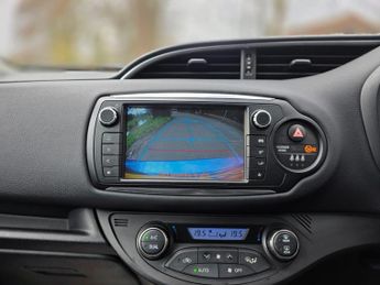 Toyota Yaris 1.5 VVT-h Excel E-CVT Euro 6 5dr (15in Alloy)