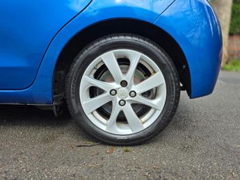 Toyota Yaris 1.5 VVT-h Excel E-CVT Euro 6 5dr (15in Alloy)