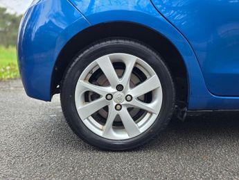 Toyota Yaris 1.5 VVT-h Excel E-CVT Euro 6 5dr (15in Alloy)