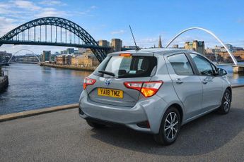 Toyota Yaris 1.5 VVT-h Icon Tech E-CVT Euro 6 (s/s) 5dr