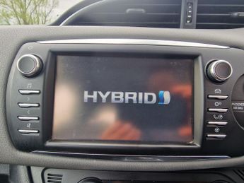 Toyota Yaris 1.5 VVT-h Icon Tech E-CVT Euro 6 (s/s) 5dr