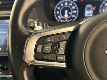 Jaguar F-PACE 2.0 D180 Chequered Flag SUV 5dr Diesel Auto AWD Euro 6 (s/s) (18