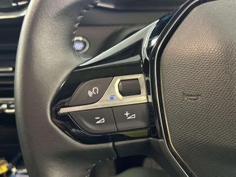 Peugeot E-2008 50kWh Active Premium SUV 5dr Electric Auto (136 ps)