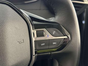 Peugeot E-2008 50kWh Active Premium SUV 5dr Electric Auto (136 ps)