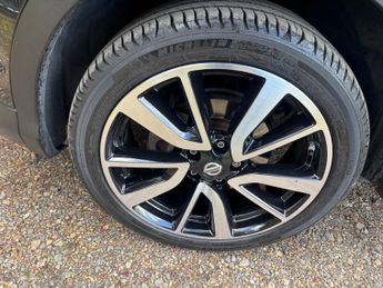 Nissan Qashqai 1.2 DIG-T Tekna XTRON 2WD Euro 5 (s/s) 5dr