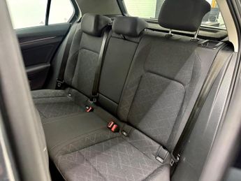 Volkswagen Golf 1.5 eTSI MHEV Life DSG Euro 6 (s/s) 5dr