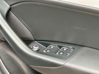 Audi Q3 2.0 TDI S line S Tronic quattro Euro 5 (s/s) 5dr