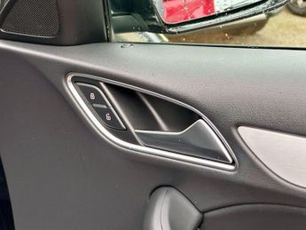 Audi Q3 2.0 TDI S line S Tronic quattro Euro 5 (s/s) 5dr