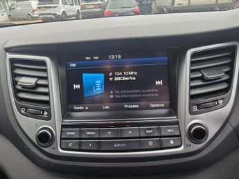 Hyundai TUCSON 2.0 CRDi SE Nav Auto 4WD Euro 6 5dr