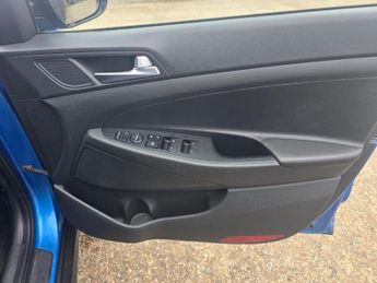 Hyundai TUCSON 2.0 CRDi SE Nav Auto 4WD Euro 6 5dr