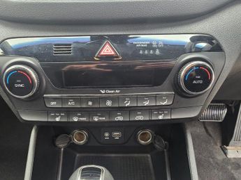 Hyundai TUCSON 2.0 CRDi SE Nav Auto 4WD Euro 6 5dr