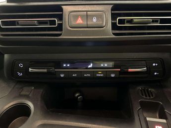 Citroen e-Berlingo 50kWh Flair XTR M MPV 5dr Electric Auto (7.4kW Charger) (136 ps)