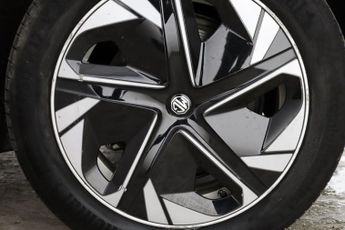 MG MG4 64kWh Trophy Long Range Auto 5dr