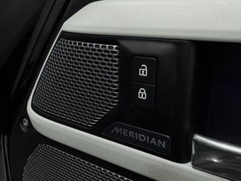 Land Rover Defender 110 2.0 SD4 SE Auto 4WD Euro 6 (s/s) 5dr