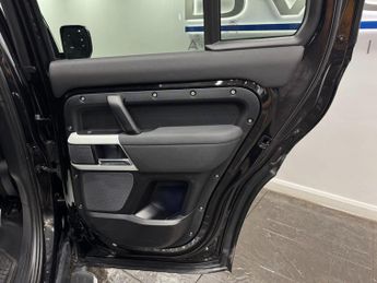 Land Rover Defender 110 2.0 SD4 SE Auto 4WD Euro 6 (s/s) 5dr