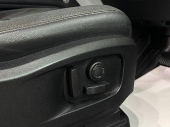 Land Rover Defender 110 2.0 SD4 SE Auto 4WD Euro 6 (s/s) 5dr