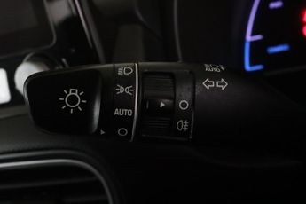 Hyundai KONA 64kWh Premium SE Auto 5dr (7kW Charger)