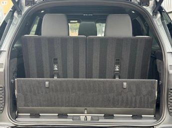 Land Rover Discovery 3.0 D300 MHEV R-Dynamic SE Auto 4WD Euro 6 (s/s) 5dr