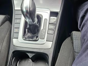 Volkswagen Passat 2.0 TDI BlueMotion Tech Sport DSG Euro 5 (s/s) 5dr