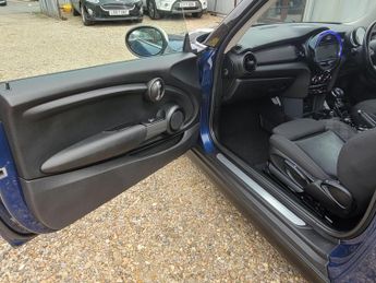 MINI Hatch 1.5 Cooper Auto Euro 6 (s/s) 3dr