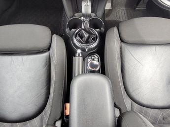 MINI Hatch 1.5 Cooper Auto Euro 6 (s/s) 3dr