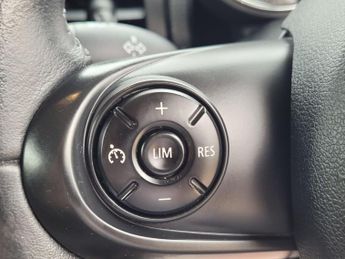 MINI Hatch 1.5 Cooper Auto Euro 6 (s/s) 3dr