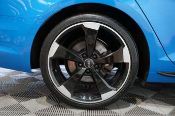 Audi A4 Avant 2.0 TFSI 40 Black Edition S Tronic Euro 6 (s/s) 5dr