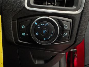 Ford Focus 1.0T EcoBoost Zetec Euro 5 (s/s) 5dr