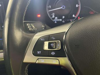 Volkswagen Touareg 3.0 TDI V6 R-Line Tech SUV 5dr Diesel Tiptronic 4Motion Euro 6 (