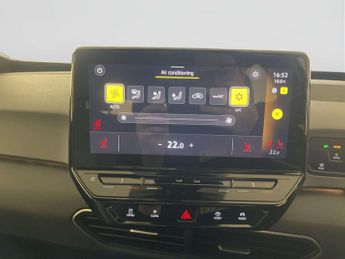 Volkswagen ID.3 Pro Performance 58kWh Life Hatchback 5dr Electric Auto (204 ps)