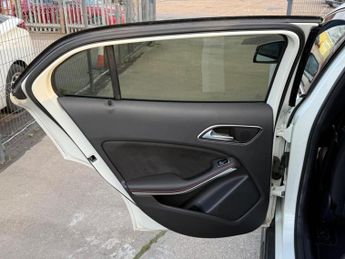 Mercedes-Benz GLA 2.1 GLA220d AMG Line (Premium Plus) 7G-DCT 4MATIC Euro 6 (s/s) 5