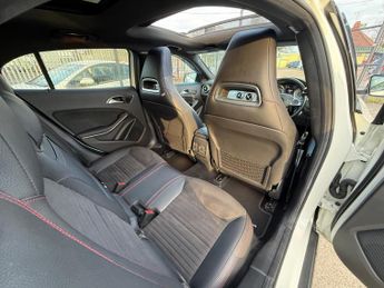 Mercedes-Benz GLA 2.1 GLA220d AMG Line (Premium Plus) 7G-DCT 4MATIC Euro 6 (s/s) 5