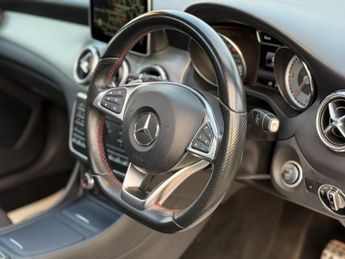 Mercedes-Benz GLA 2.1 GLA220d AMG Line (Premium Plus) 7G-DCT 4MATIC Euro 6 (s/s) 5