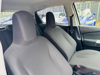 Toyota Yaris (Vitz) 1.0 Dual VVT-i Icon Multidrive S