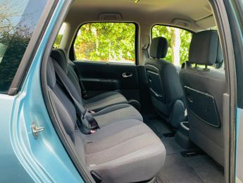 Renault Scenic 1.6 VVT Dynamique 5dr