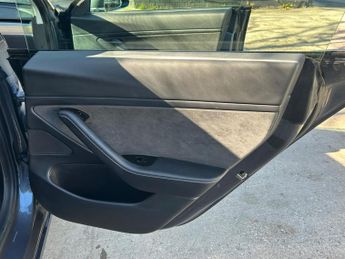 Tesla Model 3 Standard Range Plus Auto RWD 4dr