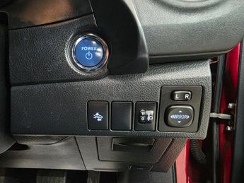 Toyota Auris 1.8 VVT-h Icon Tech Touring Sports CVT Euro 6 (s/s) 5dr