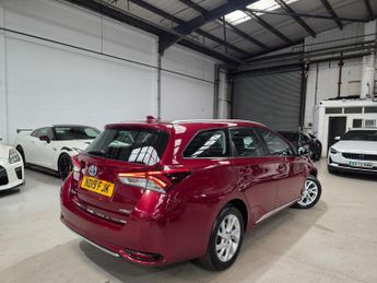 Toyota Auris 1.8 VVT-h Icon Tech Touring Sports CVT Euro 6 (s/s) 5dr