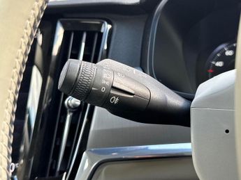 Volvo S90 2.0 T4 Momentum Plus Auto Euro 6 (s/s) 4dr