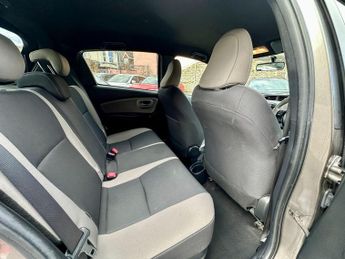 Toyota Yaris 1.5 VVT-h Design E-CVT Euro 6 5dr